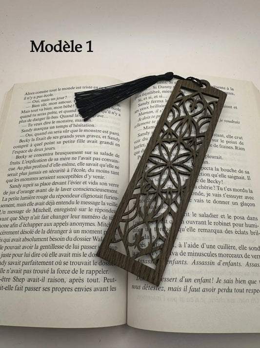 Marque-page artisanal en bois – Découpe fine