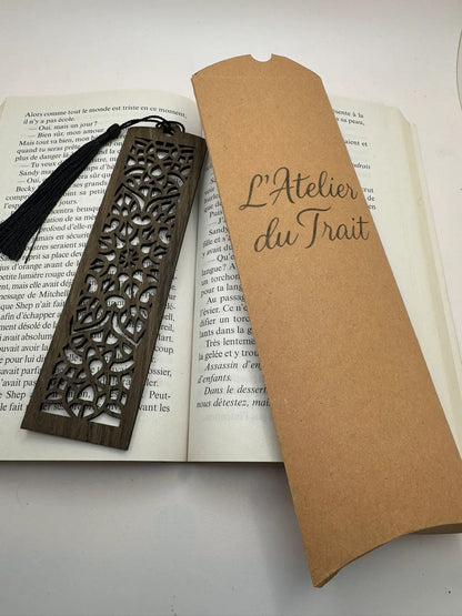 Marque-page artisanal en bois – Découpe fine